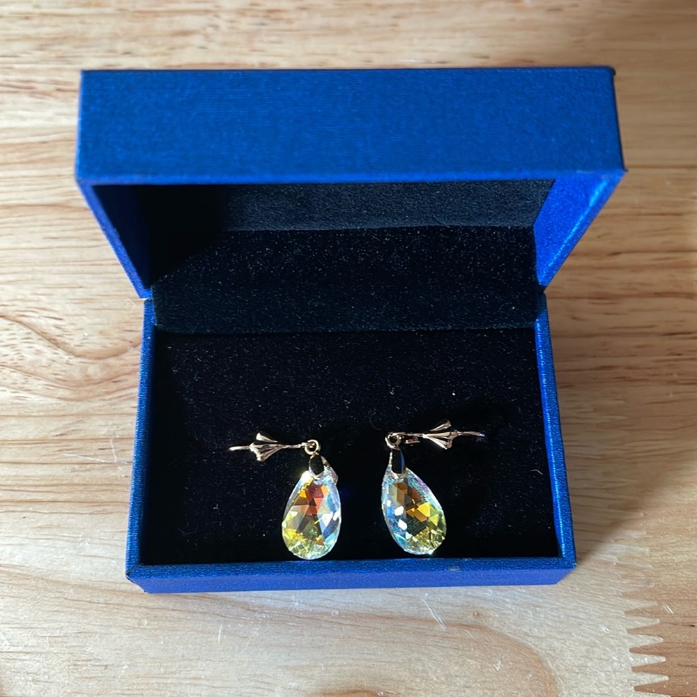 Evevic crystals from Australia dangle earrings